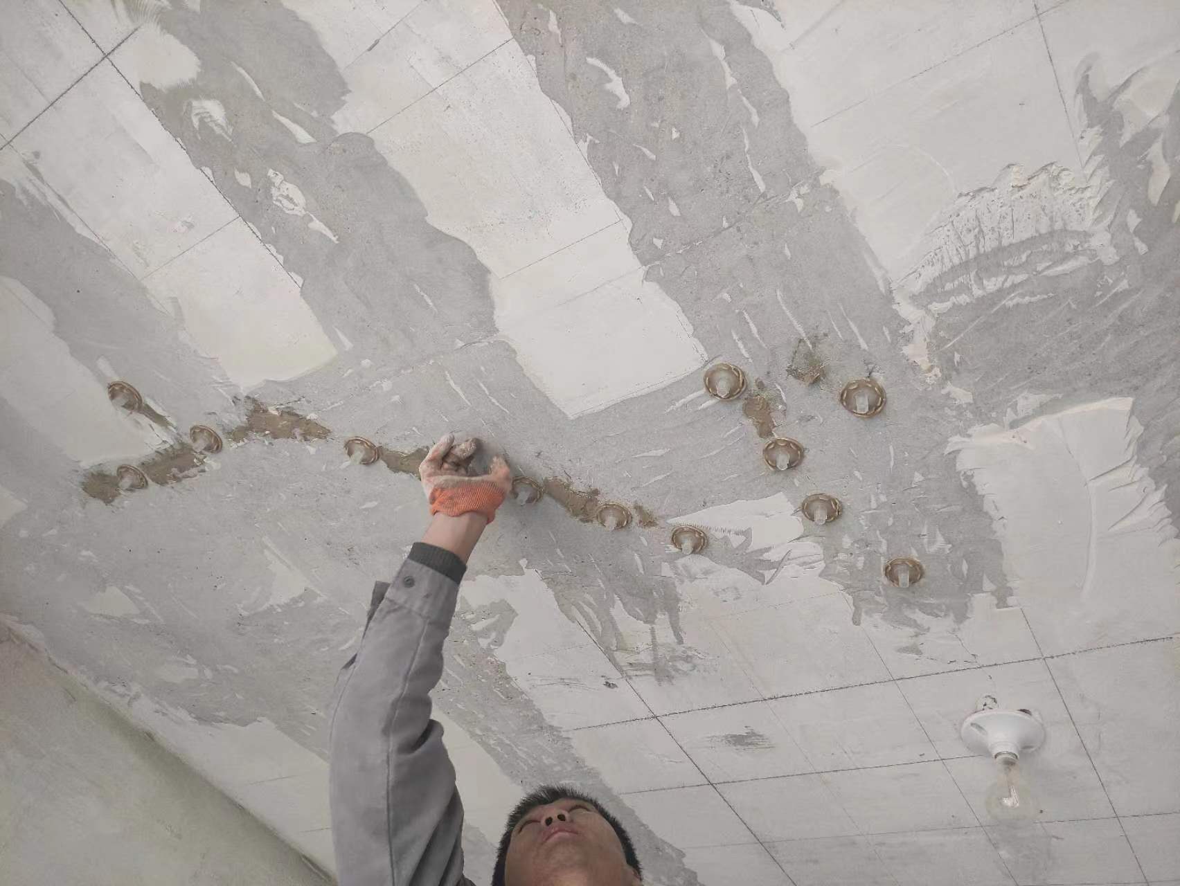 西宁混凝土楼板裂缝为什么会开裂?怎么修补?